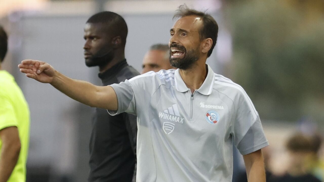 Hugo Oliveira, treinador do Estrasburgo, durante o particular contra o Sporting