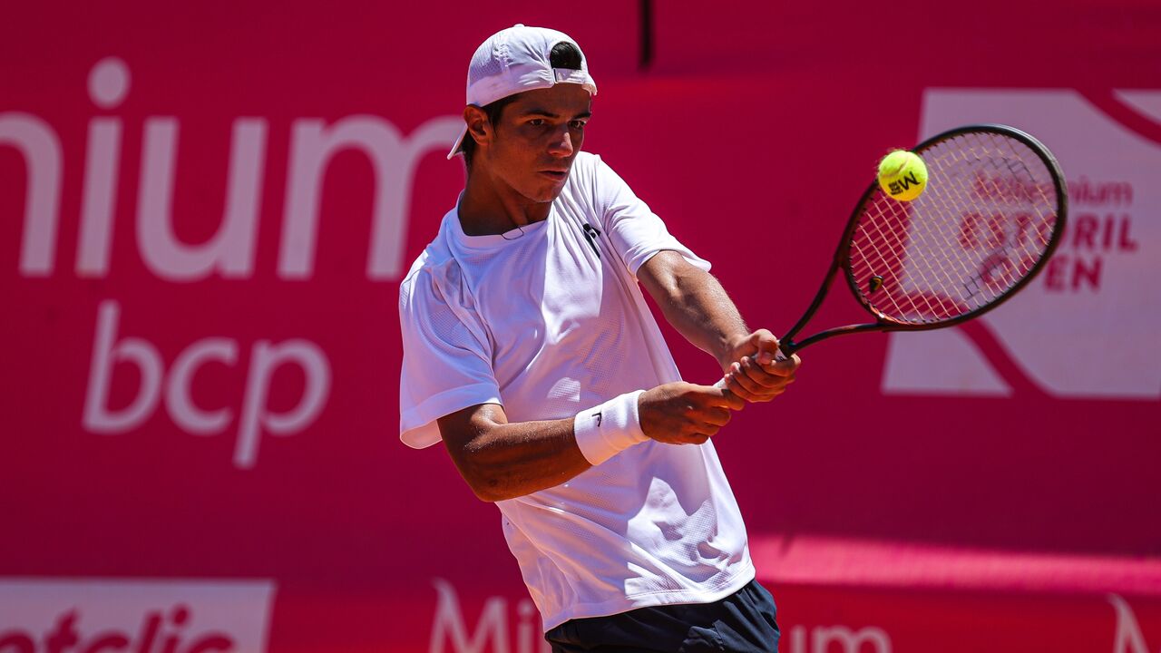 Tiago Pereira durante o jogo contra o Gonzalo Bueno no Millennium Estoril Open
