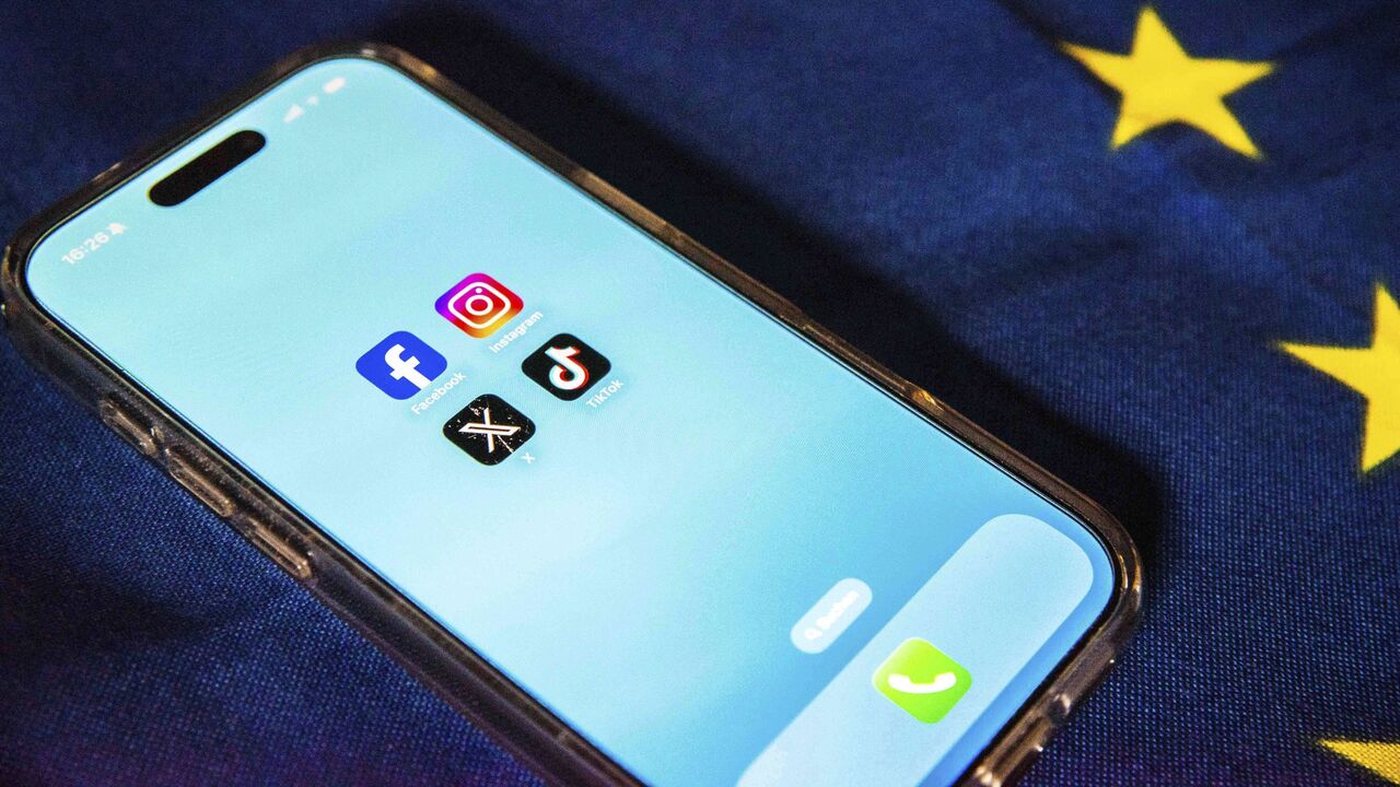 França proíbe acesso às redes sociais a menores de 15 anos