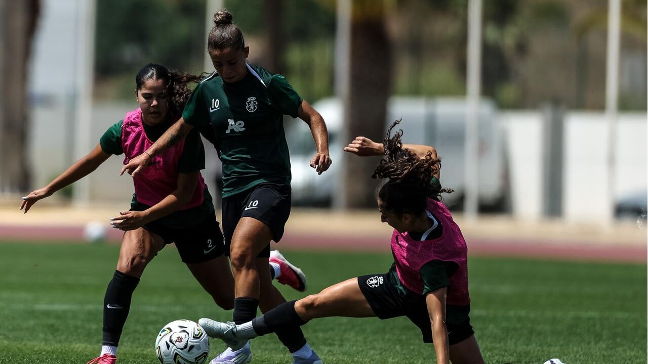 Equipa feminina do Sporting irealiza segundo treino no estágio de pré-época no Algarve