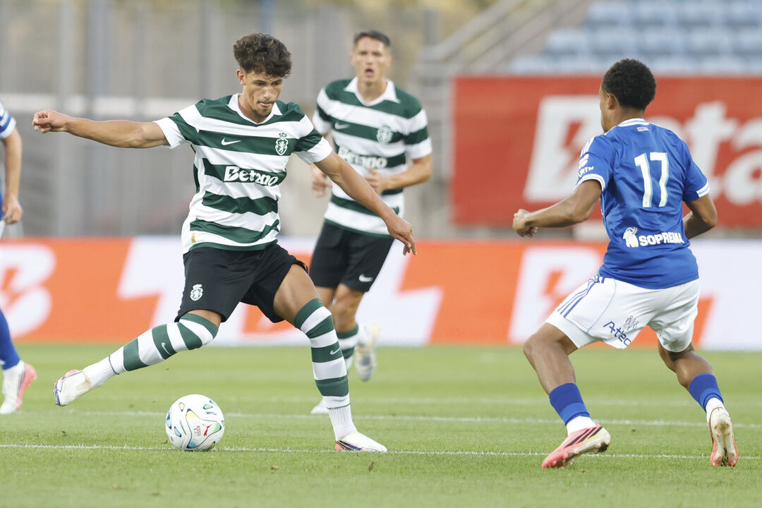 Rafael Nel em ação no 7-0 contra o Estrasburgo