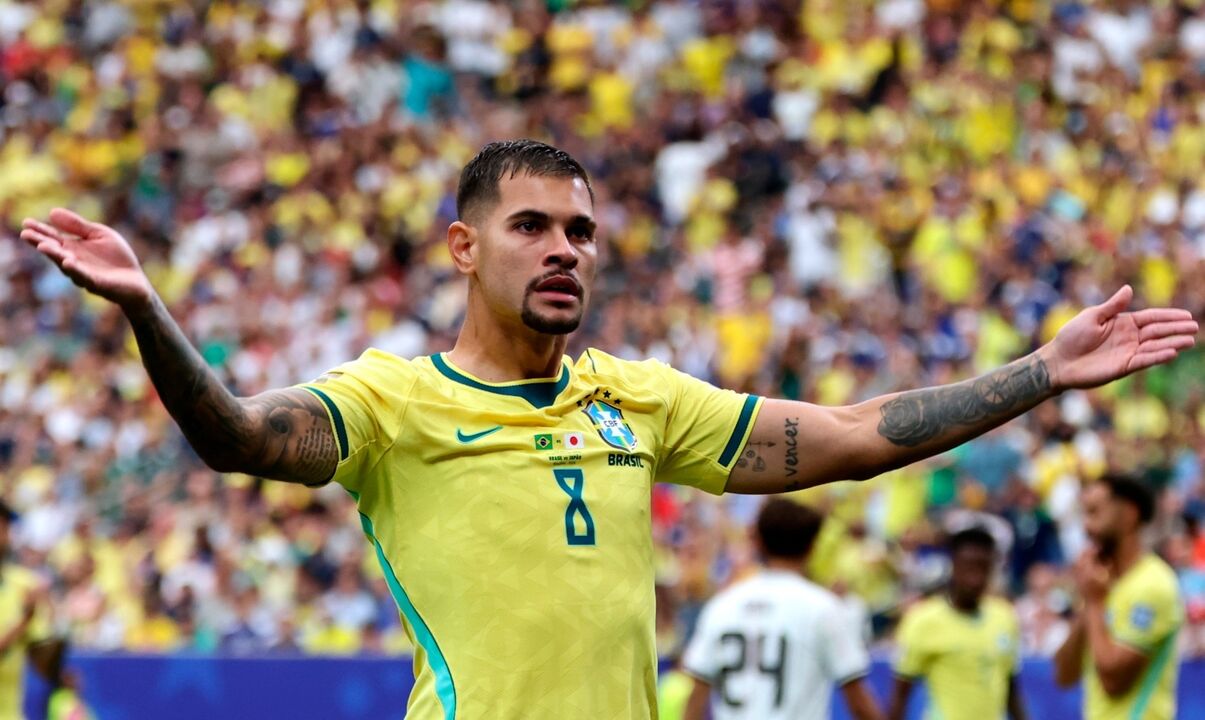 Médio em destaque na seleção