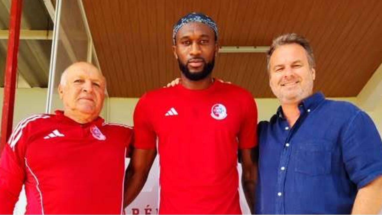 Kelechi John reforça U. Santarém com mais de 100 jogos na 2ª Liga