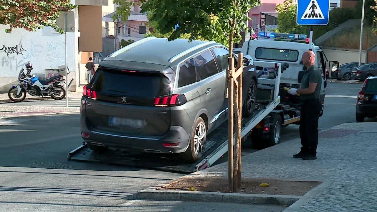 Carro em que morreu a criança em Almada foi apreendido 