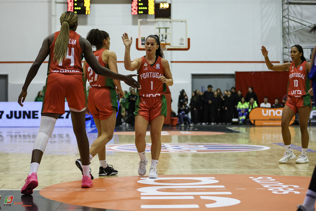 José Araújo chama 16 jogadoras