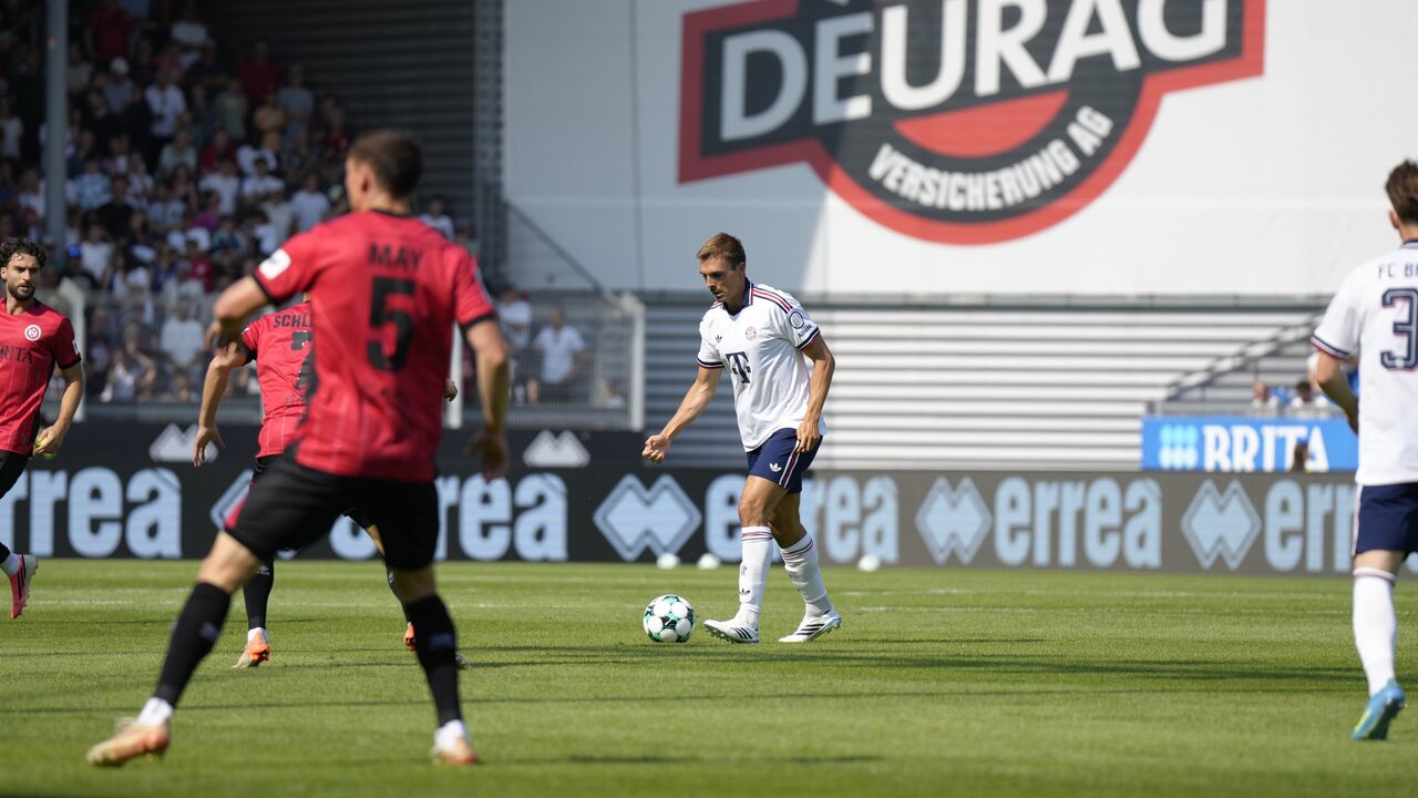 João Palhinha ante o SV Wehen Wiesbaden