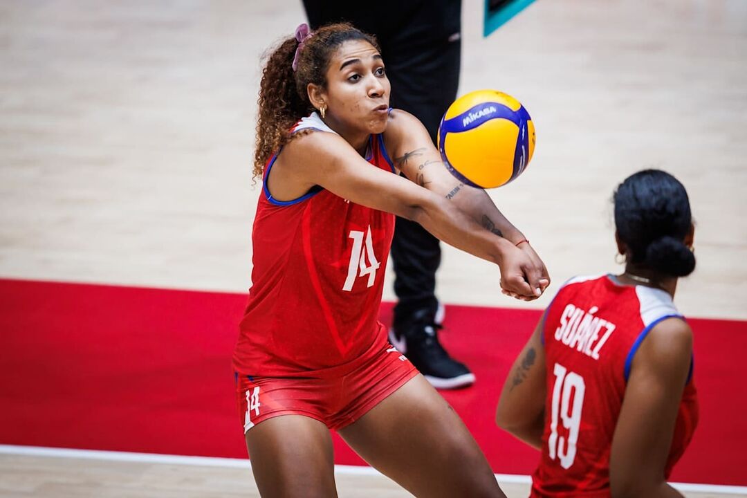 Claudia Tarín assina até 2027