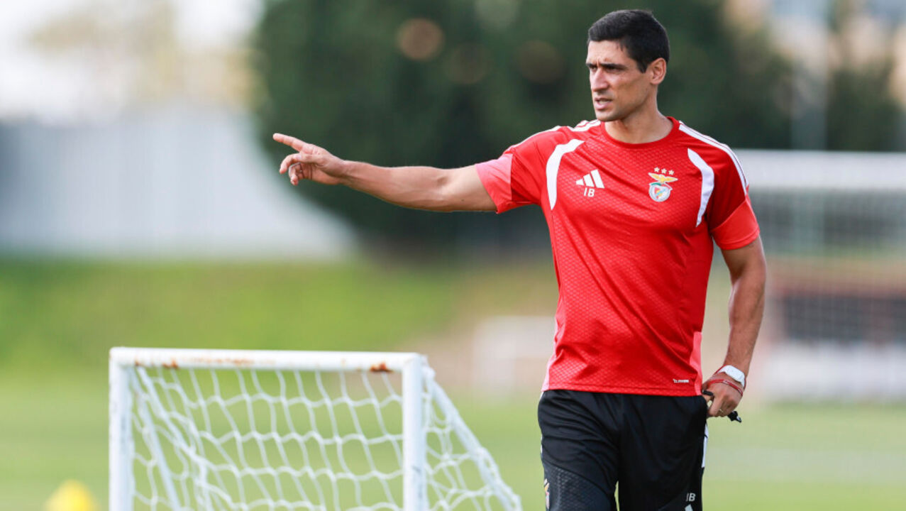 Ivan Baptista treina a equipa do Benfica, procurando superar os resultados anteriores