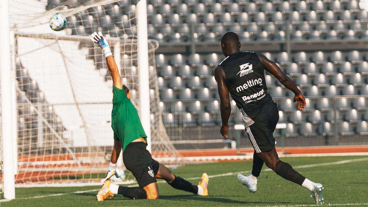 Abdu Conté fez o golo dos gansos frente ao Académico Viseu (1-1)
