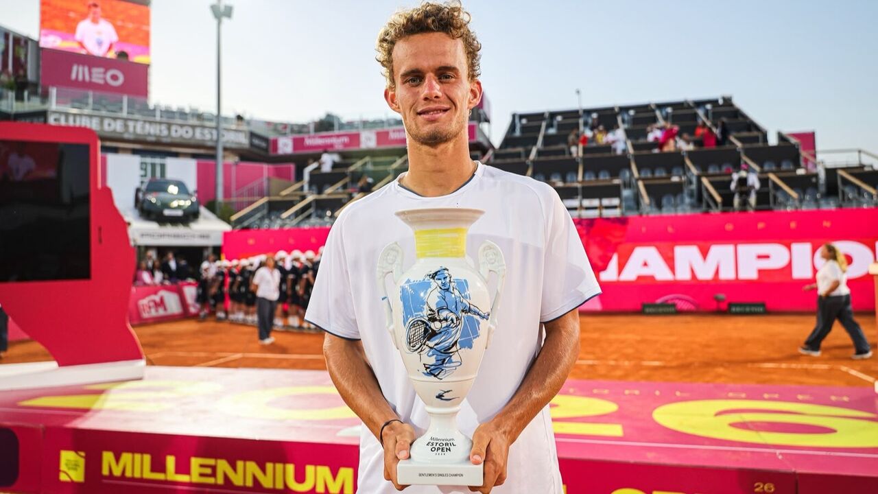Luca Van Assche com o troféu