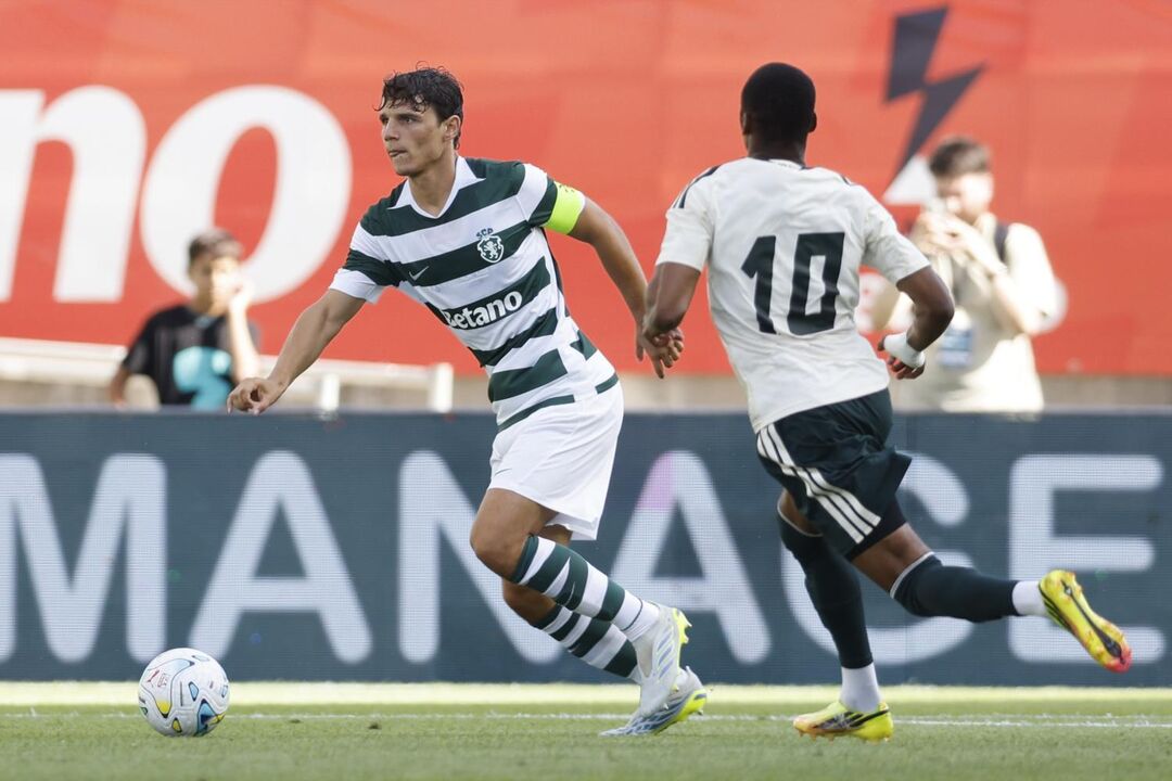 Eduardo Quaresma lidera em campo com a braçadeira do Sporting