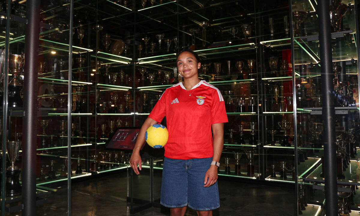 Lovísa Thompson assina até 2028 com o Benfica