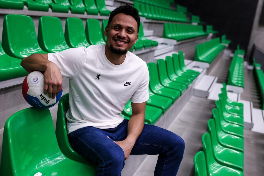 Armando Velásquez renova com o Sporting