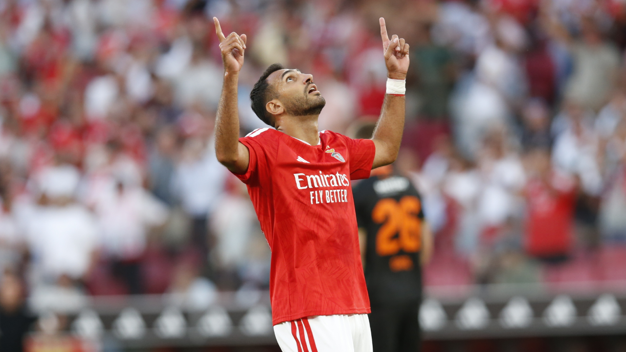 Pavlidis festeja golo frente ao St. Gallen