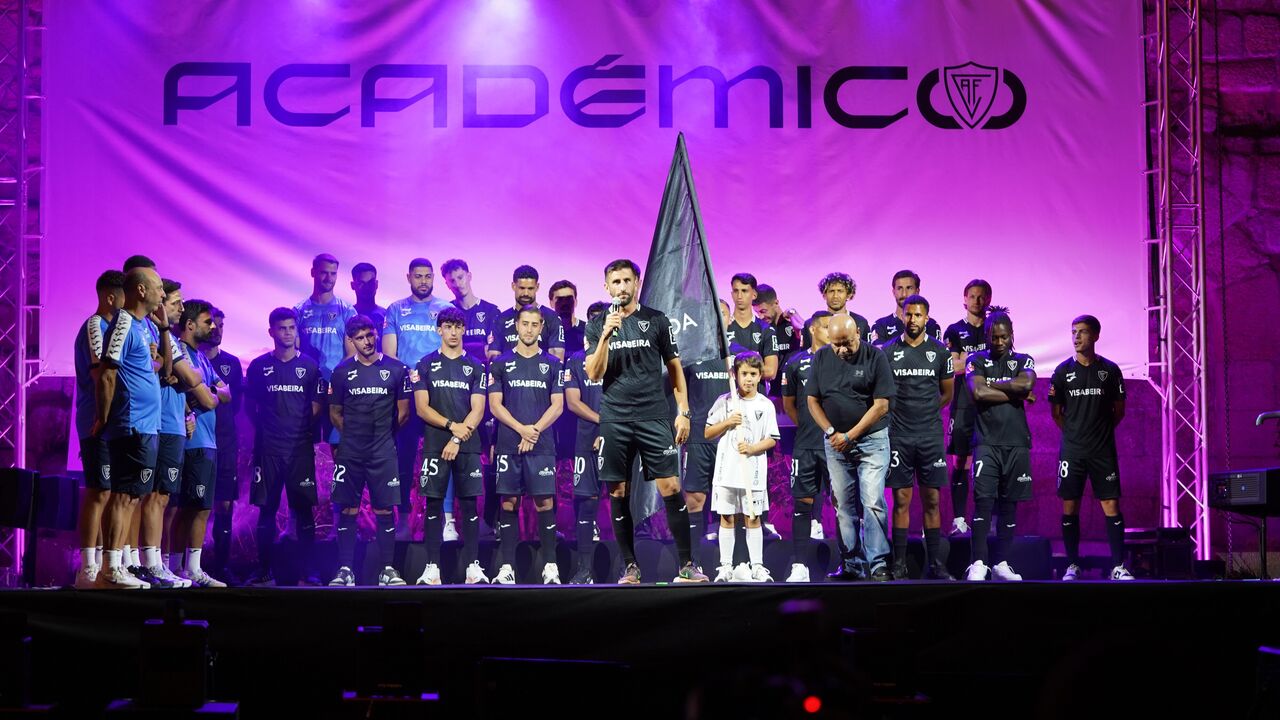 Académico Viseu apresentou plantel principal