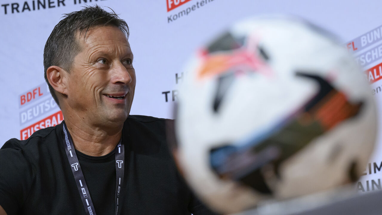 Roger Schmidt sucede a Jürgen Klopp na Red Bull