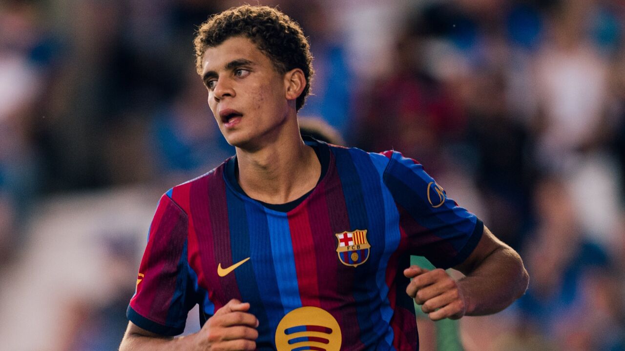 Hamza Abdelkarim marcou dois golos na derrota do Barcelona com o Birmingham