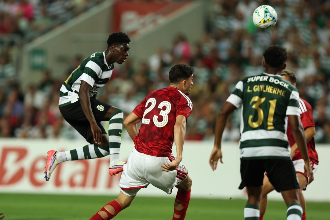 Issa Doumbia faz a diferença em jogo do Sporting contra o Nottingham Forest