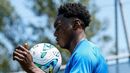 Samu em trabalho com bola