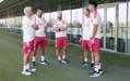 Mourinho à conversa com os seus adjuntos