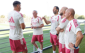 José Mourinho à conversa com Khedira e restantes adjuntos