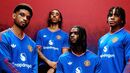 Jogadores do Manchester United mostram-se com o novo equipamento alternativo