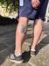 Adepto exibe tatuagem do Famalicão na perna