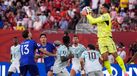 Diogo Costa a 'voar' em mais uma defesa frente à Croácia