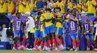 Jogadores da Colômbia festejam golo de Arias