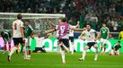 Jogadores ingleses festejam apuramento para os quartos de final do Mundial'2026 após vitória sobre o México