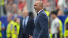 Roberto Martínez reage durante o Portugal-Espanha, dos oitavos-de-final do Mundial