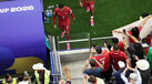 Cristiano Ronaldo deixa o relvado cabisbaixo após o Portugal-Espanha
