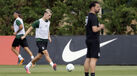 Jesse Derry em ação no primeiro treino do Sporting em Lagos