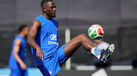 Ibrahima Konaté durante treino da seleção francesa