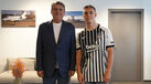 Leandro Trossard (à direita) reforça Besiktas 