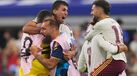 Jogadores de Espanha celebram vitória frente a França