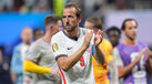 Harry Kane aplaude os adeptos ingleses após o jogo com a Argentina