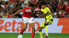 Tiago Gouveia frente ao Villarreal