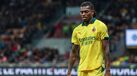 Rafael Leão cabisbaixo durante um jogo do AC Milan