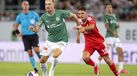 Luca Pairetto ao longe durante o St. Gallen-Benfica