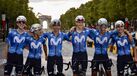 Nelson com os colegas em Paris