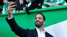 Ruben Amorim de fato no banco para o particular entre Milan e Celtic, em Glasgow