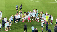 Homenagem a Diogo Jota: equipa junta-se no centro do relvado após triunfo frente à Croácia e CR7 mostra camisola 21