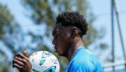 Samu em trabalho com bola