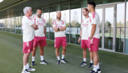 Mourinho à conversa com os seus adjuntos