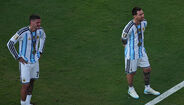 Rodrigo de Paul e Messi emocionados