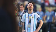 Messi não conteve as lágrimas após a derrota com Espanha