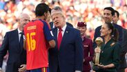Trump entregou a taça de campeão