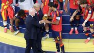 Trump entregou a taça de campeão