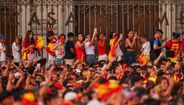 «Os reis do mundo»: 2 milhões de adeptos festejam glória da seleção espanhola nas ruas de Madrid